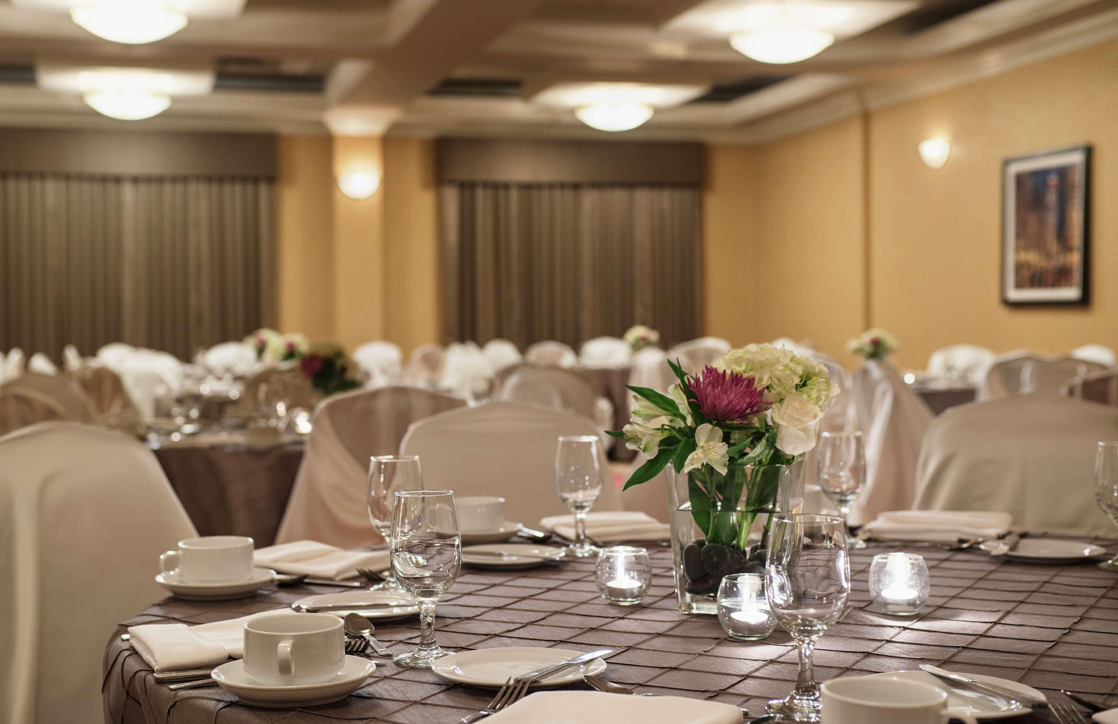 Hilton Garden Inn West Edmonton Exterior photo
