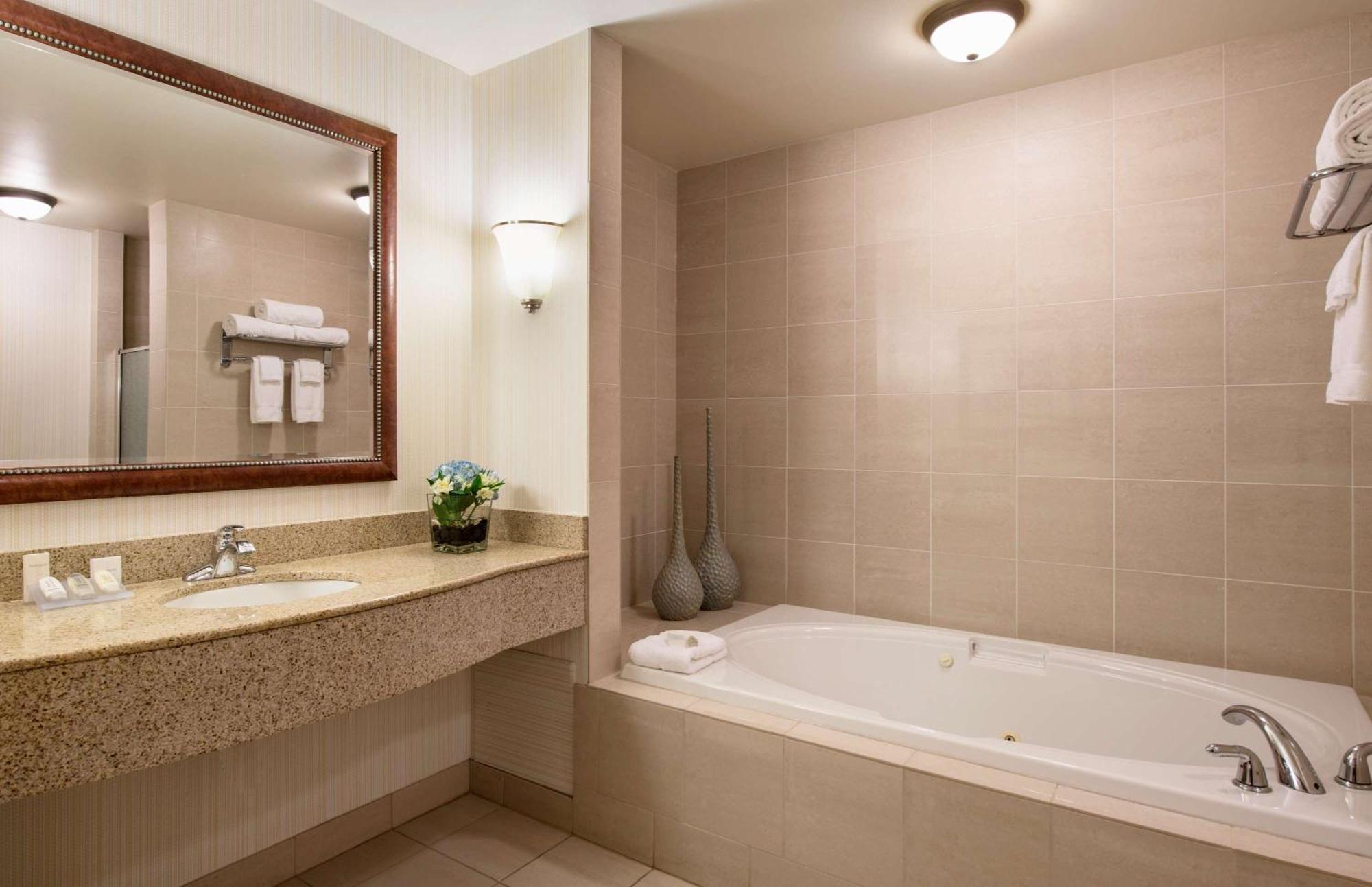 Hilton Garden Inn West Edmonton Exterior photo