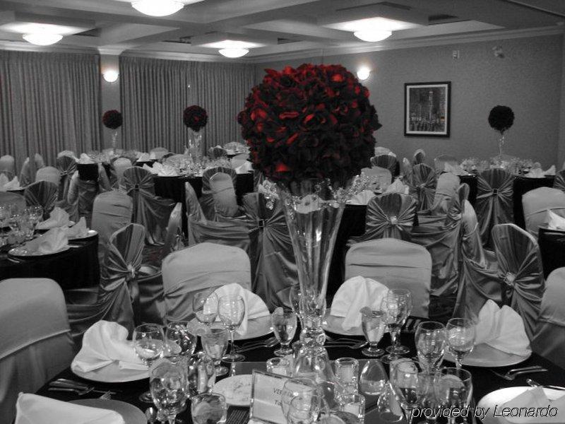 Hilton Garden Inn West Edmonton Restaurant photo